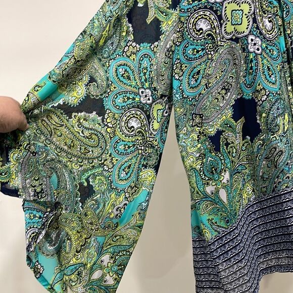 NWOT New Directions Paisley Blouse. Size M (8/10). - Picture 4 of 9